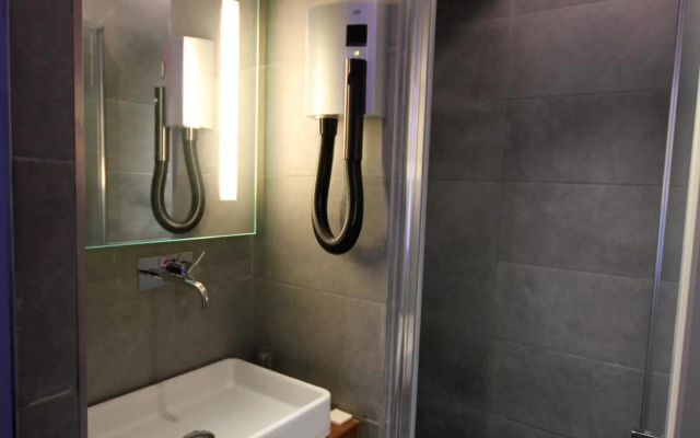 Hotel Lumières Montmartre Paris