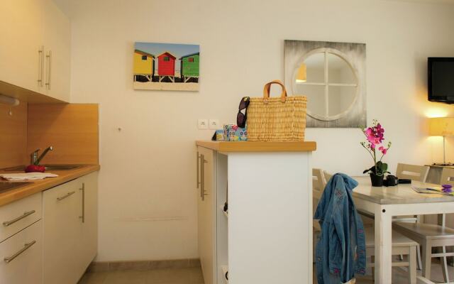Modern Apartment Near the Relais Thalasso Thermes spa