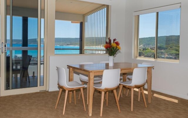 Canal Rocks Beachfront Apartments
