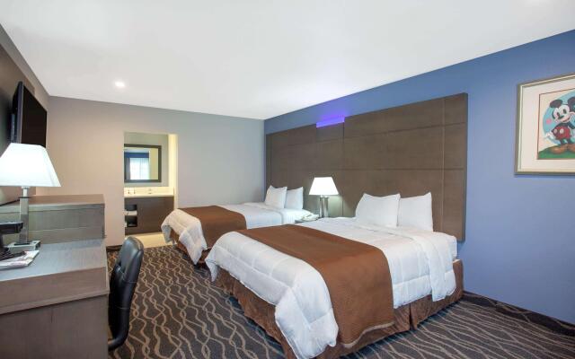 Travelodge Inn & Suites by Wyndham Anaheim on Disneyland Dr