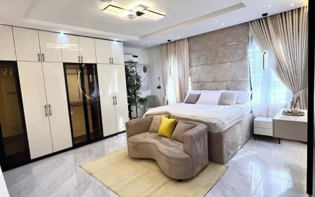 Winnie Host and Homes