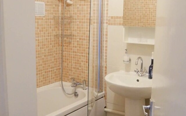 Bright 2 Double Bedrooms Apartment