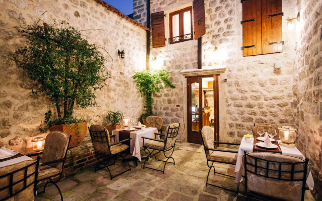 Galathea Hotel