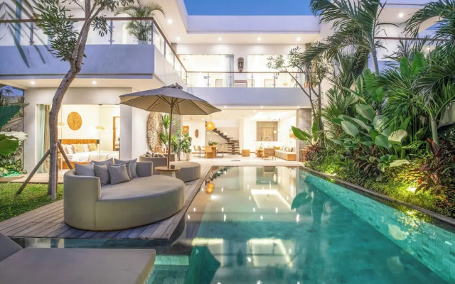 Coastal Comfort: Cozy 4BR Villa, 5 Min Walk to Finns Beach