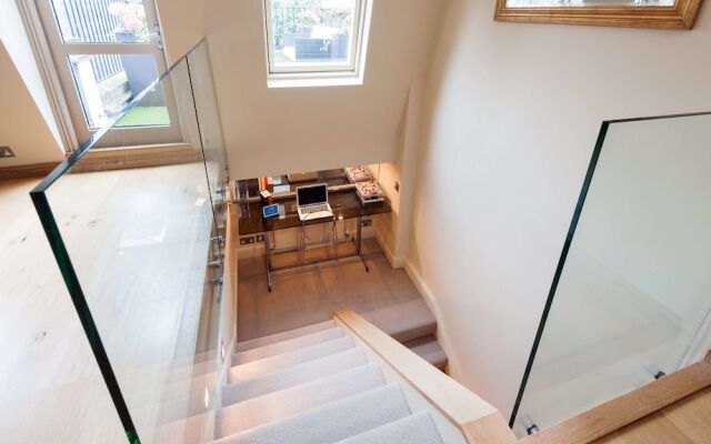 The Kempsford Gardens Nest - AG01