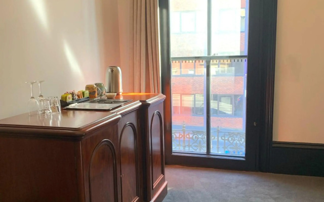 The Macquarie Hotel