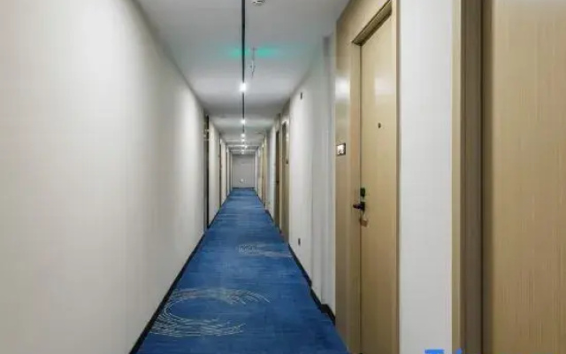 Qianmen Guanqi Hotel (Beijing Qianmen Subway Station)