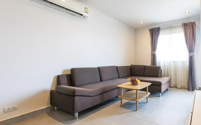 Modern Condo - 1BR T1-401