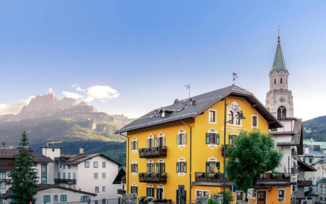 Ambra Cortina Luxury & Fashion Boutique Hotel