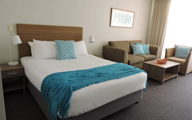 BASE Holidays - Ettalong Beach Premium Apartments