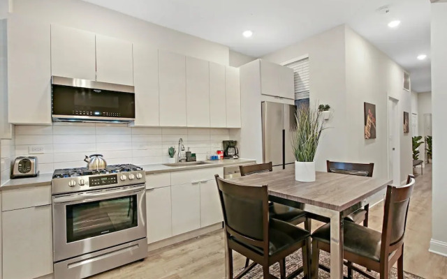 3BR Comfy Apt in Logan Square