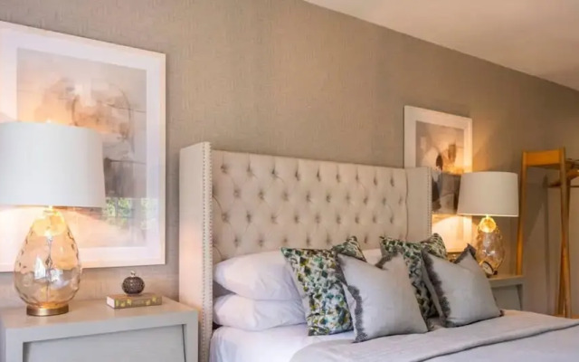 Luxurious 4 Bedroom Vineyard Villa Stanlake Park