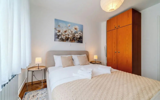 Family Friendly Apartment With Parking