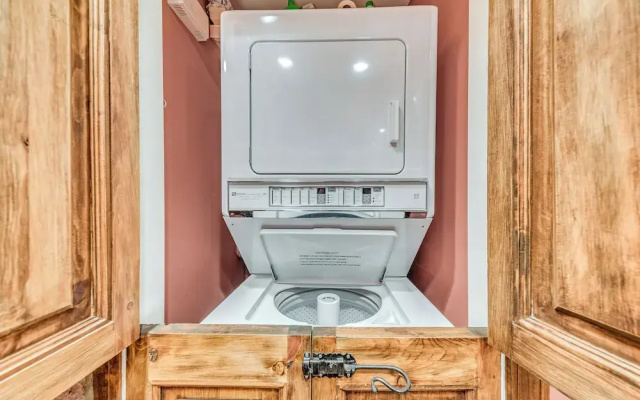 Cloudcroft Home w/ Fireplace Near Downtown!