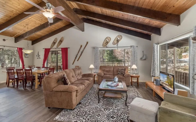 Maple Leaf Lodge