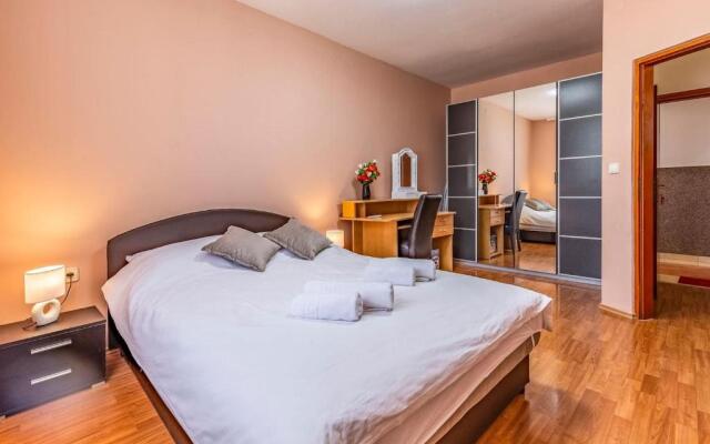 All Seasons Apartment