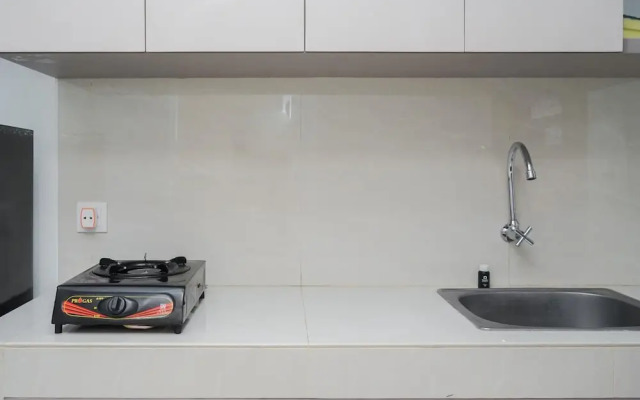 Elegant and Relaxing Studio Apartment at Springwood Residence