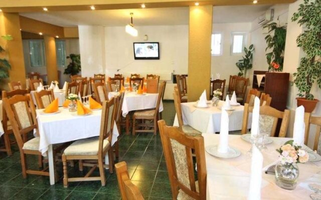 Hotel Dynes