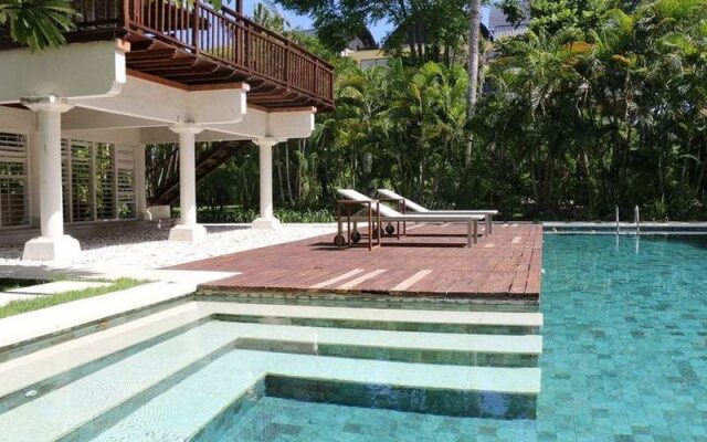 Exotic Beach Villa Alamanda