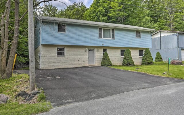 Spacious Tobyhanna Family Home: Pool/beach Access!