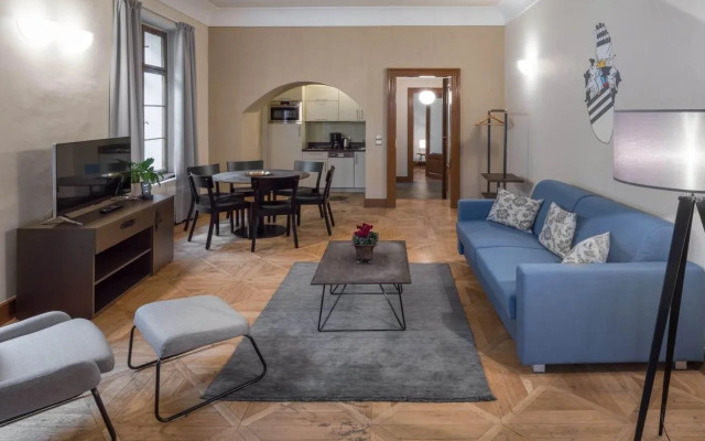 3 Epoques Apartments by Adrez Living