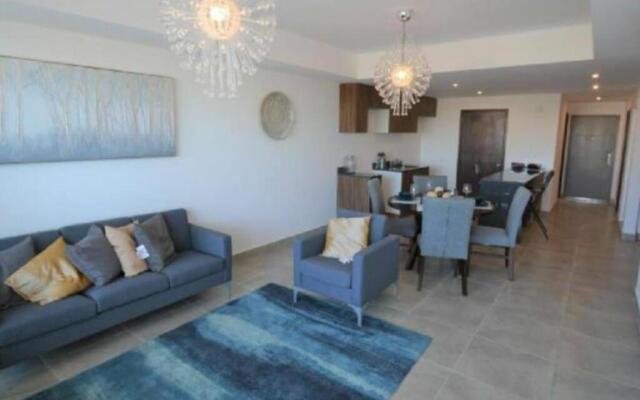 Lovely 3BR condo with Pool FREE Parking