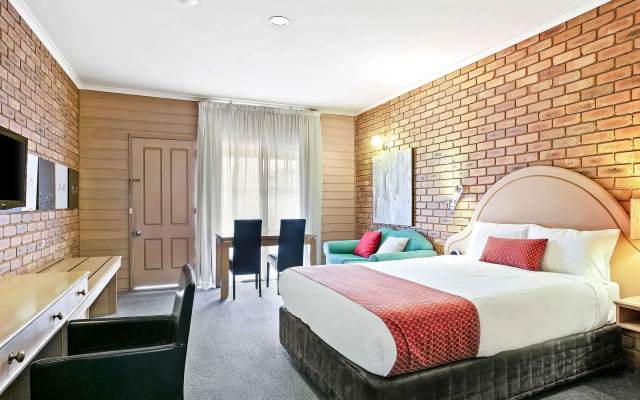 Quality Inn Colonial