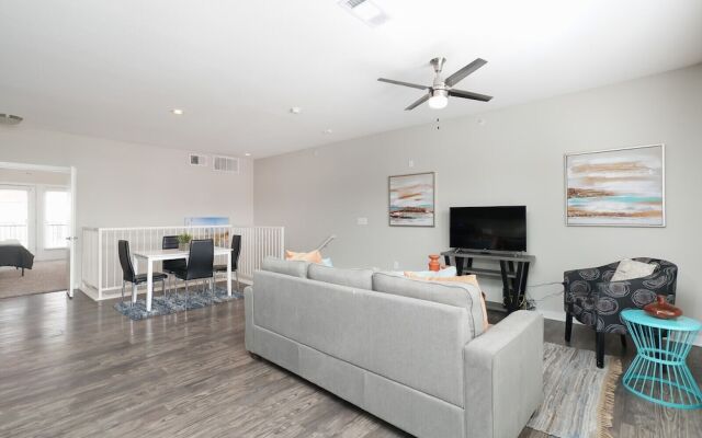Modern Downtown Apartments by Frontdesk