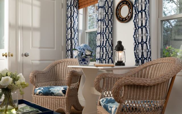 Harbor Knoll Bed & Breakfast