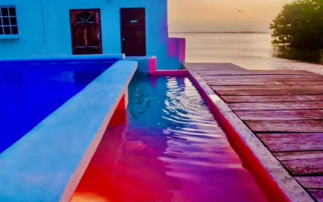 Poolside Seaview Studio With Infinity Pool & Overwater Deck Near Airport, 1st FL