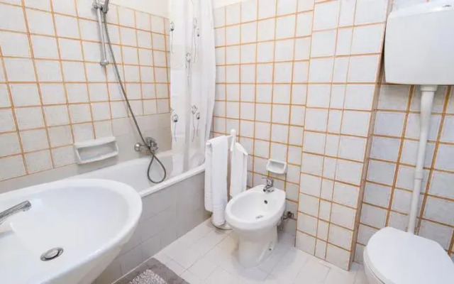Adige Halldis Apartment