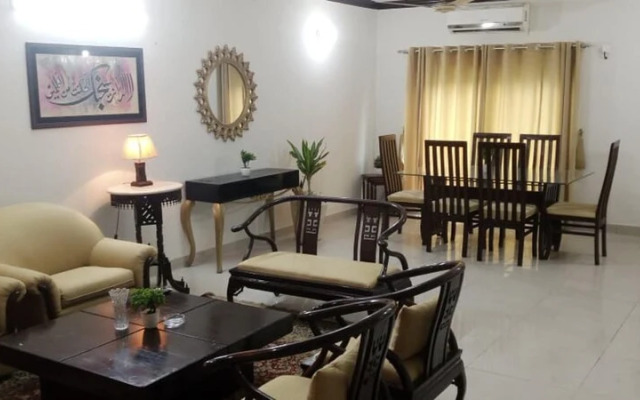 Impeccable 3-bed Apartment in Lahore