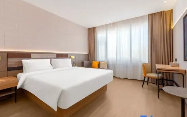Home Inn Plus Hotel (Linyi Lushang Center Wanda Plaza Branch)