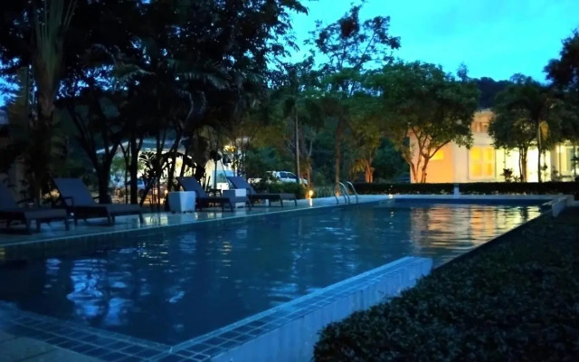 White at Sea Resort