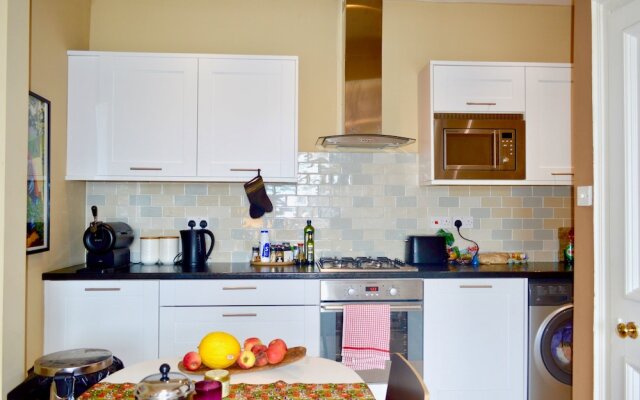 Homely 2 Bedroom Flat Next to Botanical Gardens