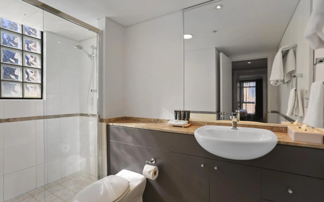 KOZYGURU Sydney CBD Amazing View 2 Bed Family Apartment NHA653-702