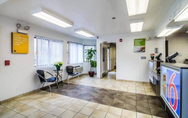 Motel 6 Chicago - Elk Grove