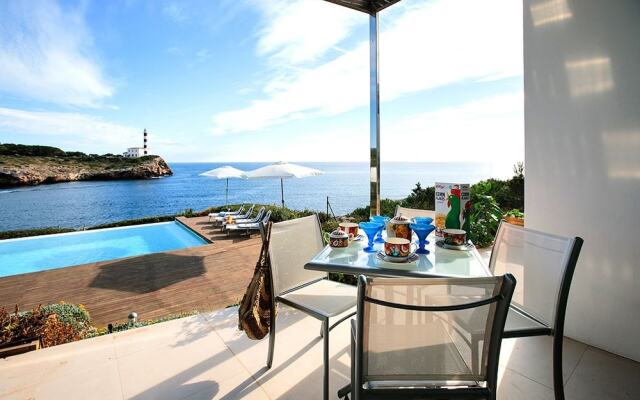 Sea Front Luxurious Villa