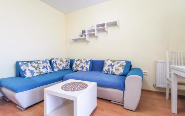Charming Modern Apartment, Minutes from Downtown