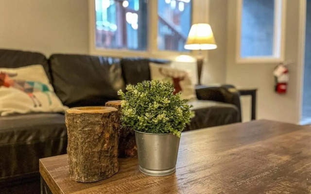 The Norquay, Pet-Friendly 2 Bed with Mtn View