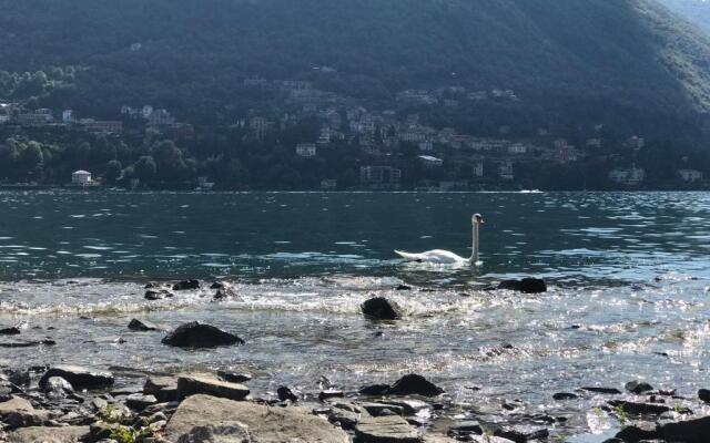 Carate 16 apartment with balcony & lake view