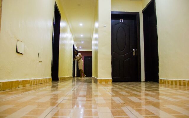 Glass House Suites Annex