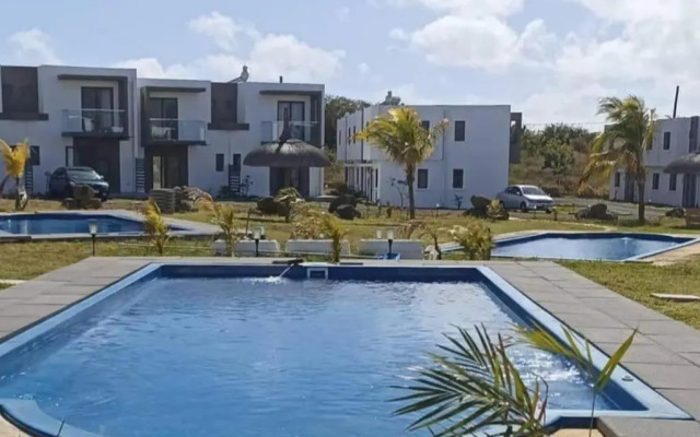 Lovely 2-bedroom duplex with pool