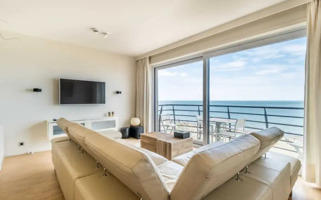 Apartment by Zeedijk With Sea View