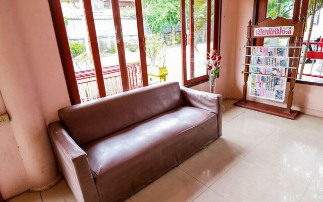 Nida Rooms Chang Mai Airport 99 at The Family Hotel