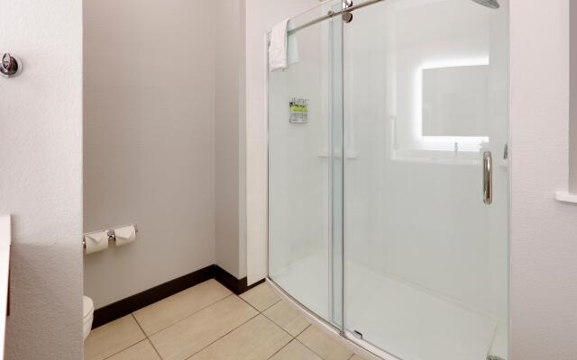 Holiday Inn Express & Suites Denton North by IHG