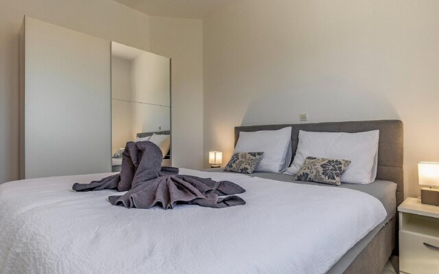 Classy Apartment in Banjole near Beach & Pula City