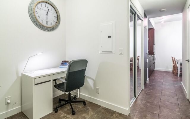 Lavish Suites - Luxury One Bedroom Condo