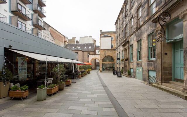 Chic Merchant City Apt. w/ Balcony