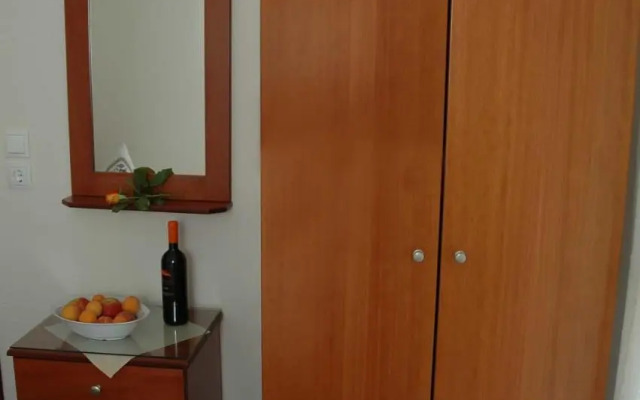 Frideriki Apartments